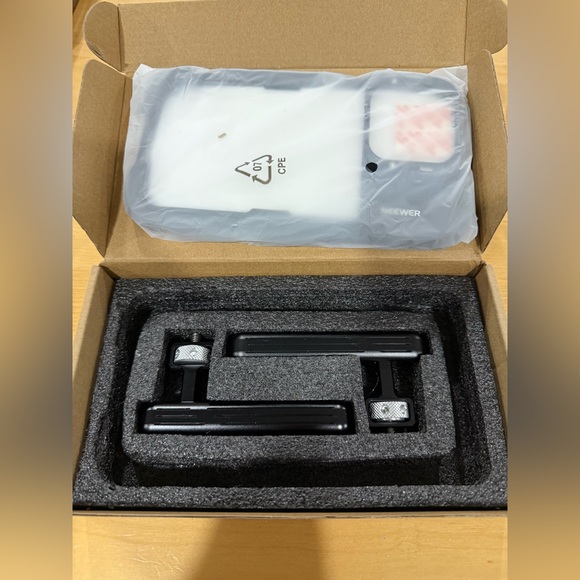 neewer Other - NEEWER 15 Pro Max Phone Cage Video Rig with Dual Handles Compatible with iPhone